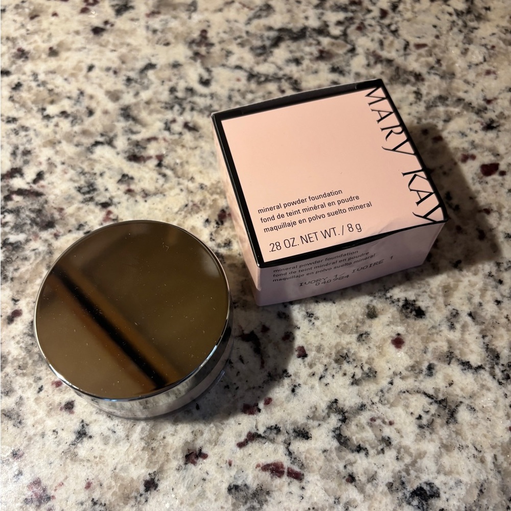 Mary Kay Mineral Powder Foundation - Ivory 1 | New in Box